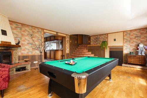 Τραπέζι μπιλιάρδου στο Urusel Hostel