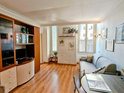 Central close to beaches and shops, up till 6 pers