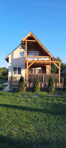 Bygningen som feriehuset ligger i