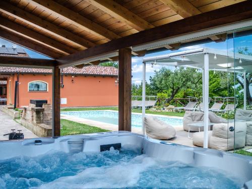 Бассейн в Casal Tartàn - Private Villa with SPA & Pool или поблизости