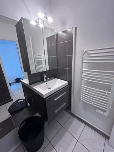 a bathroom with a sink and a mirror at CaroCarnon in La Celle-sous-Gouzon
