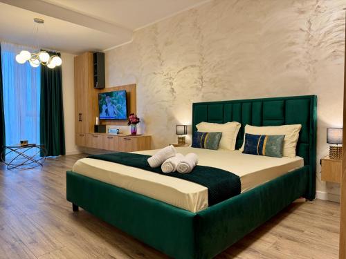 Postel nebo postele na pokoji v ubytování SHoliday Sky Panoramic Apartment New Building Private Parking