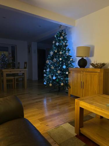 Een zitgedeelte bij Home at Number 27