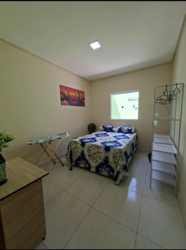 En eller flere senge i et værelse på CASA DE TEMPORADA NOVA E COMPLETA- ReFÚGIO