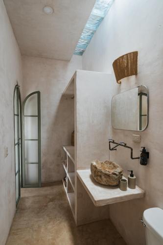 a bathroom with a sink and a mirror at Villa Petit Comité in Mérida