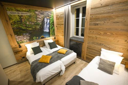 En eller flere senge i et værelse på Privatisez un ancien hôtel Gîte de groupe La Truite d Or au bord de la rivière à partir de 39 euros pers nuit