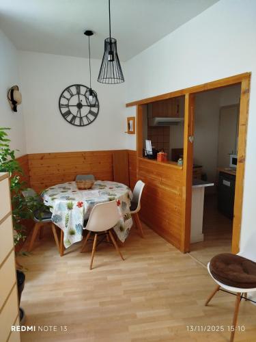 Appartement cosy de 50m2, 2 chambres avec terrasse, plein centre d'Ax-les-Thermes