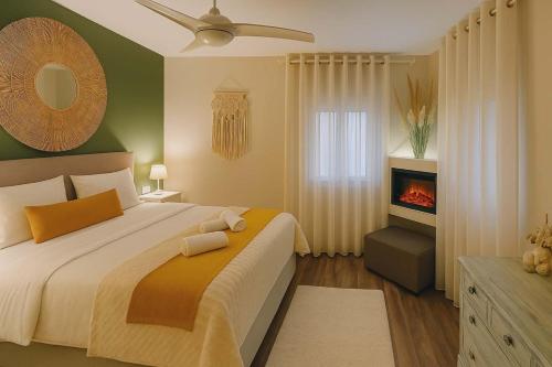 En eller flere senge i et værelse på Secret Garden Volos