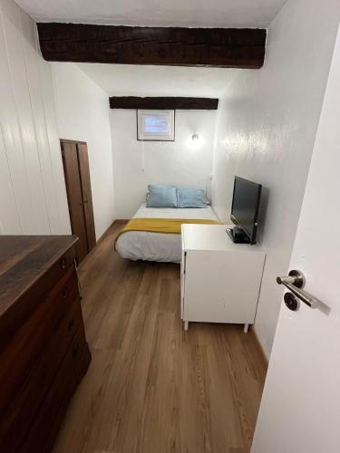 En eller flere senge i et værelse på Rent beautiful village house