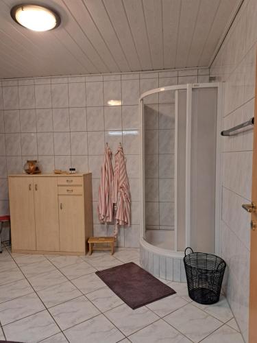 Ένα μπάνιο στο Ferienwohnung Haus Ebner