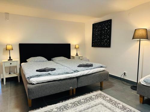 Ένα ή περισσότερα κρεβάτια σε δωμάτιο στο Villa i Fridhem centralt i Malmö