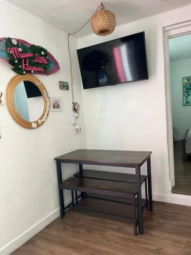 Stunning Little Havana Close to Airport, Calle Ocho, Brickell, Cruises,Wynwood and the Beaches - Free Parking photo 9