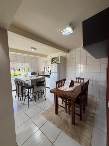 TV a/nebo společenská místnost v ubytování Casa com piscina no Campo D'Una