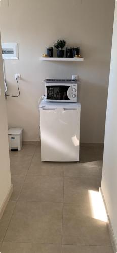 a small kitchen with a white stove in a room at Vero's Seaview Studio in Lefki