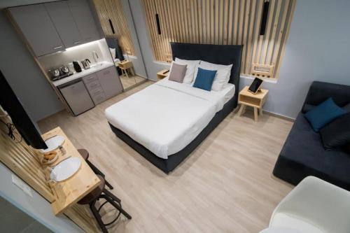 Rúm í herbergi á Preveza Suitestay Apartments Dodonis 28