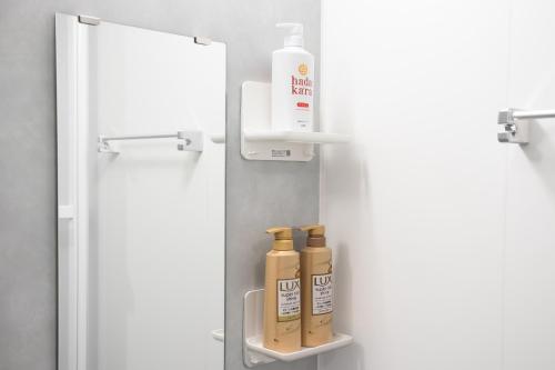 北九州市にあるCasa Stay Kokura 3 - Vacation STAY 68310vのバスルーム(シャンプーボトル2本付)