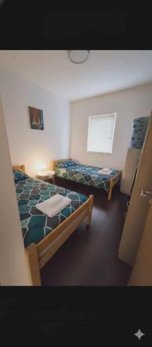 En eller flere senge i et værelse på Apartman Boki