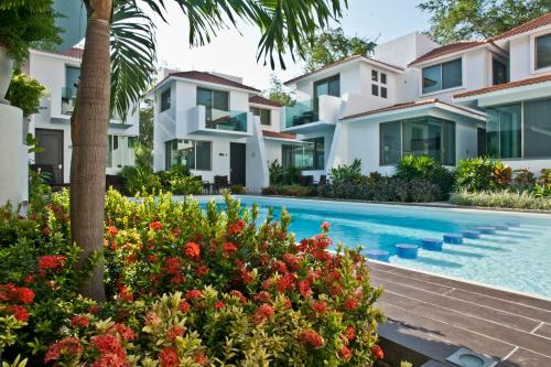 an image of a villa with a swimming pool at Villas Maria Isabel in Santa Cruz Huatulco