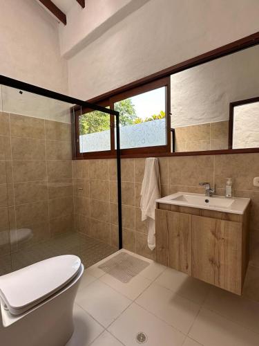 a bathroom with a toilet and a sink at Finca La Verbena in San Jerónimo
