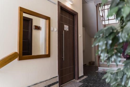 The Leonidas Suite