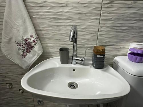 Et badeværelse på Family Apartment near Shadervan