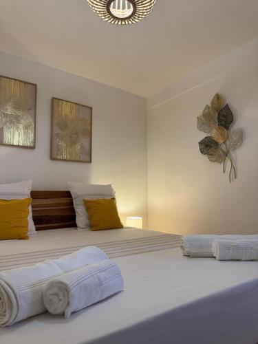 En eller flere senge i et værelse på Ti Paradis Doré