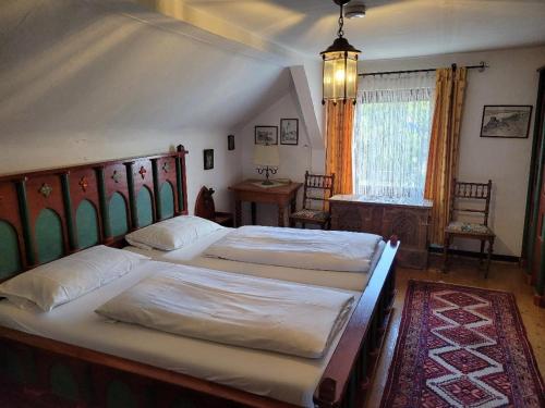 Giường trong phòng chung tại Burg Liebenstein