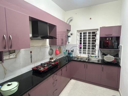 Kuchyň nebo kuchyňský kout v ubytování Glenville Holiday Villa - Nandi Hills