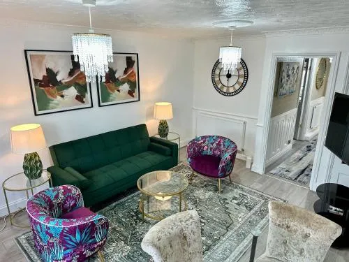 Modern 2 Bedroom House Near London City Airport, Excel, O2 & DLR with FREE Parking & Privet Entrance photo 1