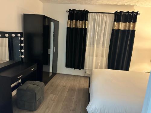 Modern 2 Bedroom House Near London City Airport, Excel, O2 & DLR with FREE Parking & Privet Entrance photo 16