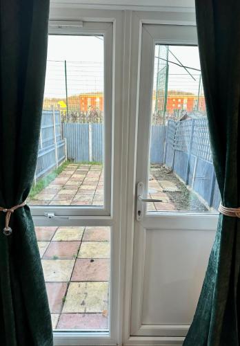 Modern 2 Bedroom House Near London City Airport, Excel, O2 & DLR with FREE Parking & Privet Entrance photo 26