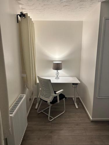 Modern 2 Bedroom House Near London City Airport, Excel, O2 & DLR with FREE Parking & Privet Entrance photo 28