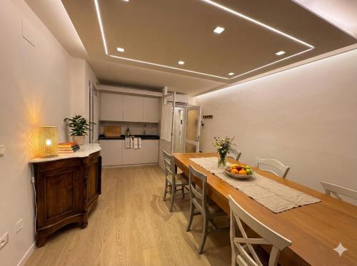 Køkken eller tekøkken på Riflesso - deluxe apartment - super central - only real beds - wifi airco TV65