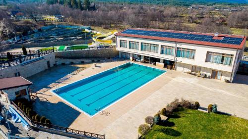 Hồ bơi trong/gần private apartment in a five-star hotel in Bansko