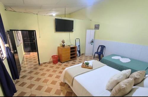 En eller flere senge i et værelse på Apartaments BK Iquitos