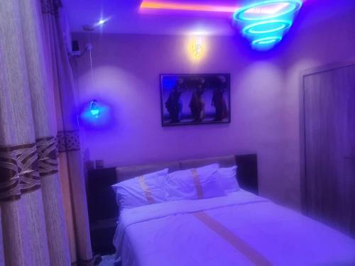 Φωτογραφία από το άλμπουμ του City End Hotel and Apartment σε Bolorunpelu