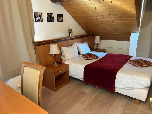 Postel nebo postele na pokoji v ubytování Auberge de Gilly SA