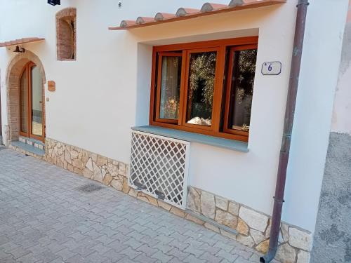 Το κτήριο όπου στεγάζεται  το διαμέρισμα