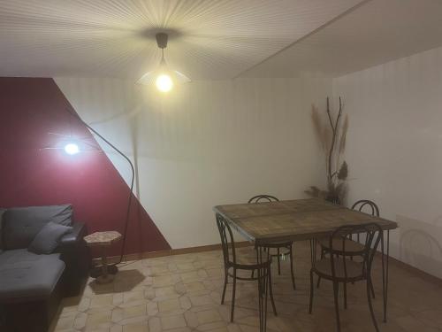 صورة لـ spacieux et calme rez-de-chaussée في La Celle-sous-Gouzon