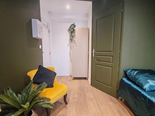 En eller flere senge i et værelse på Suite Lush - Centre-ville