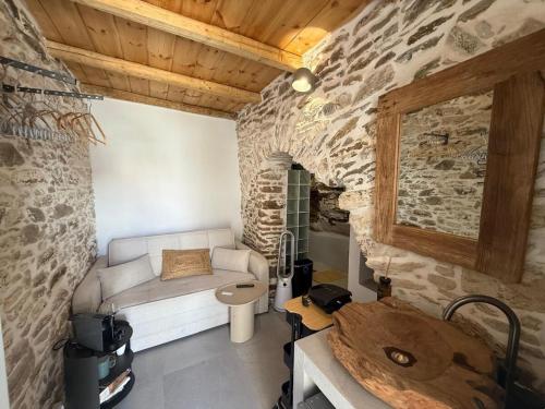 a living room with a couch and a sink at Ola Cave Studio Dryopida Kythnos in Dhriopís