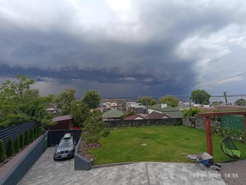 صورة لـ A-frame будинок в м Черкаси з видом на Дніпро та виходом в Лісопаркову зону في تشيركاسي