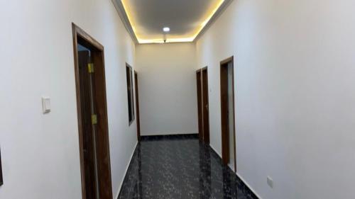 NickJaak courtyard- 1-4 bedrooms