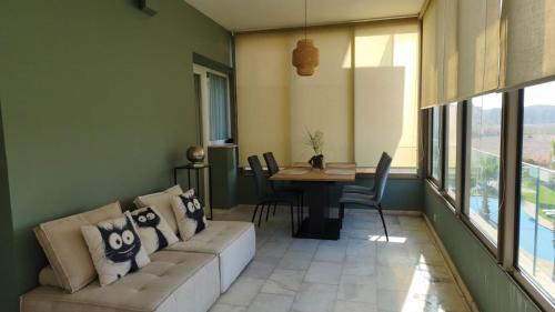 Χώρος καθιστικού στο Appartement Chaleureux à Bouznika- Plage Oued Cherrat - à 30min de Rabat 1chambre 1 salon