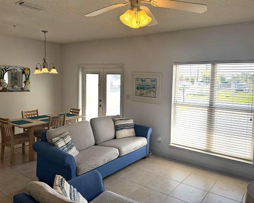 Et opholdsområde på Sunset Cottages 4A Pet friendly condo