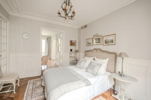 AC 3bds Apt with arc de triomphe view & terrace