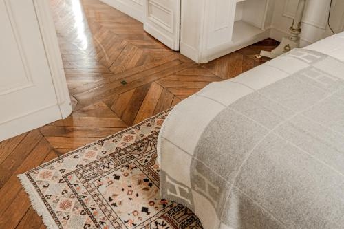 AC 3bds Apt with arc de triomphe view & terrace