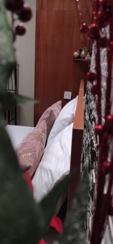 Postel nebo postele na pokoji v ubytování Chrysanty's tea house