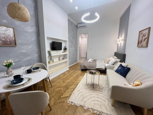 Carina Downtown Spot Studio