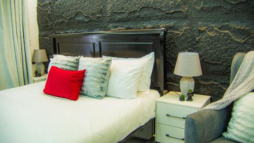 En eller flere senge i et værelse på Kumwitu Kingsland